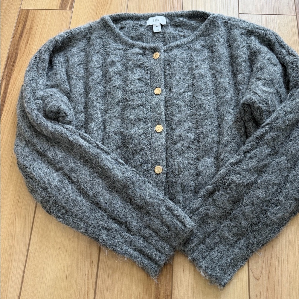 NWOT Cult Gaia x GAP collab Cozy Gray Cable Knit Cropped Cardigan Sweater - Picture 3 of 10